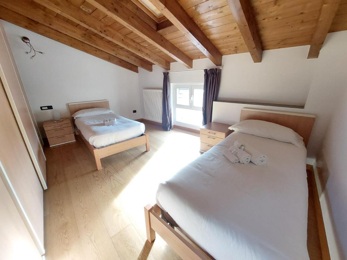 The Lake Apartment Colico Luaran gambar