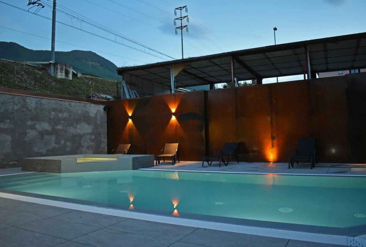The Lake Apartment Colico Luaran gambar